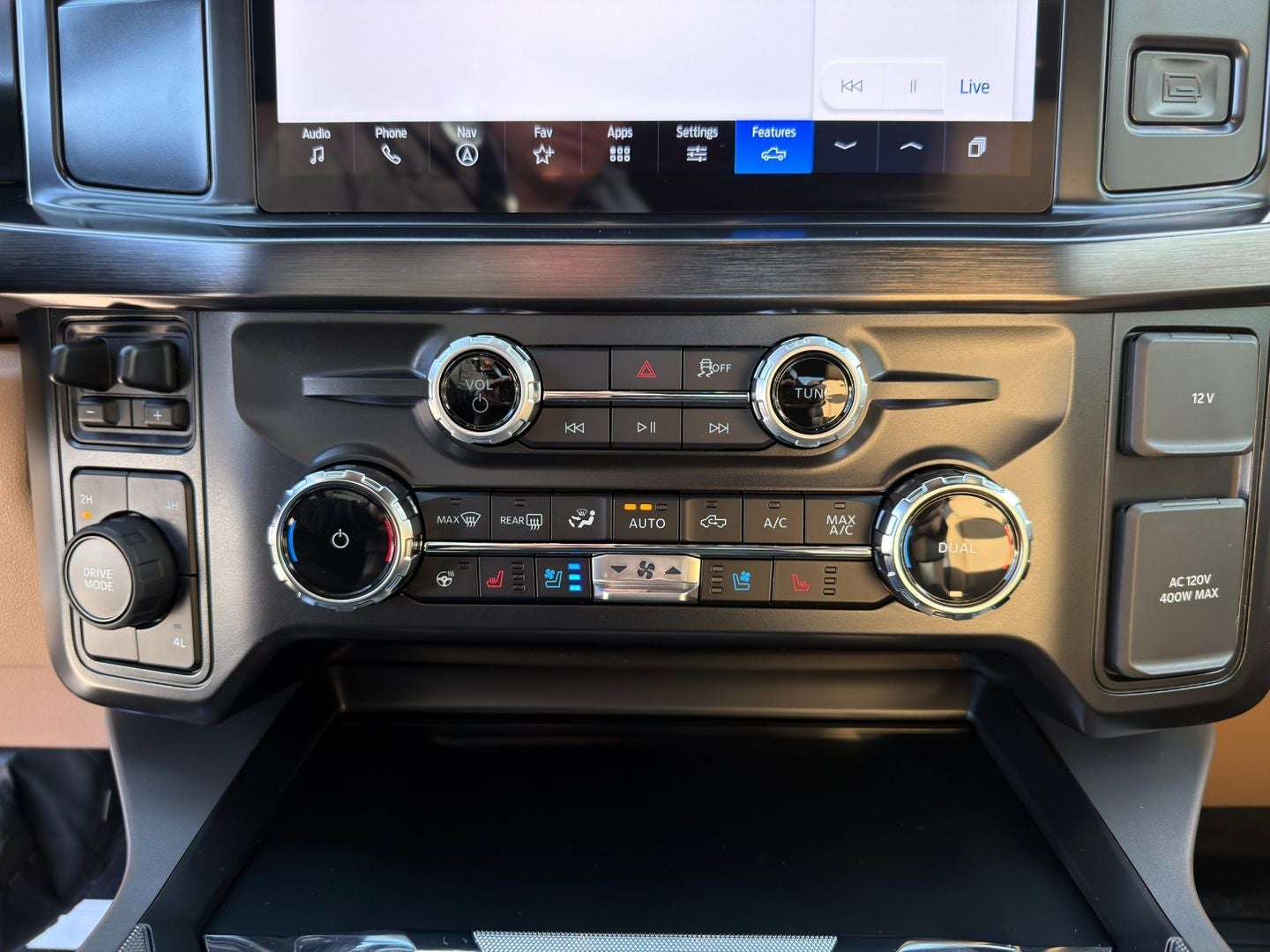 2026 Ford Chassis Cab F-450® LARIAT®