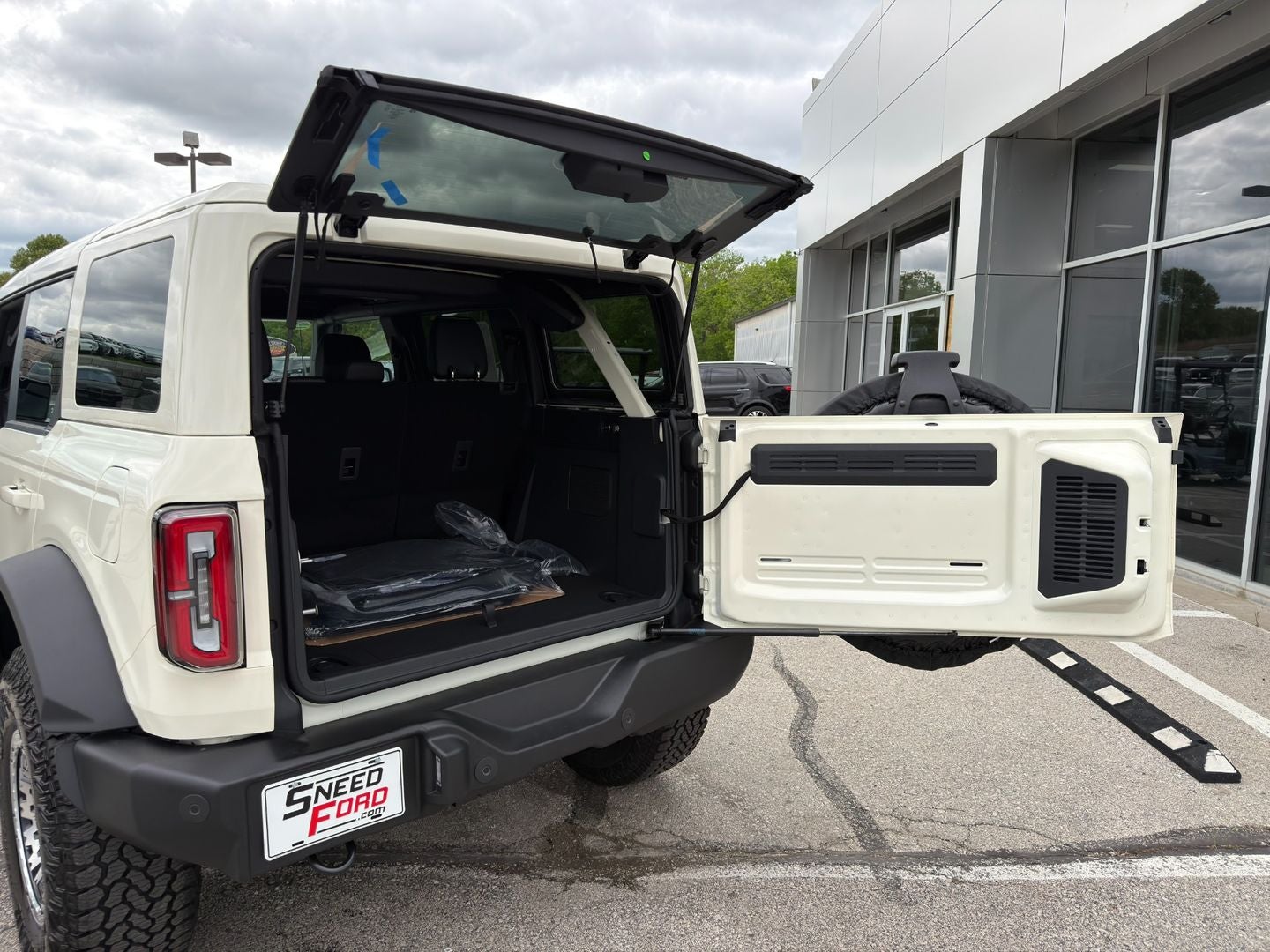 2026 Ford Bronco Outer Banks®