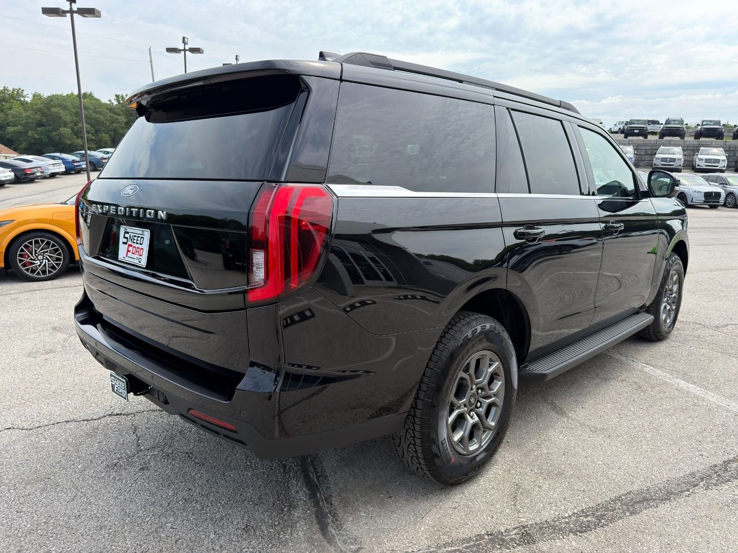 2027 Ford Expedition Active