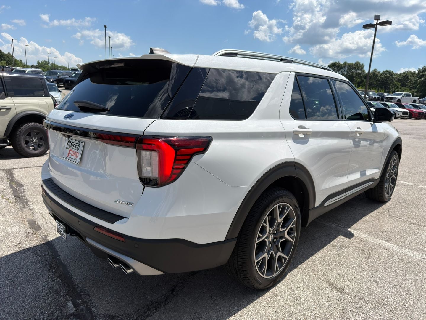 2025 Ford Explorer Platinum