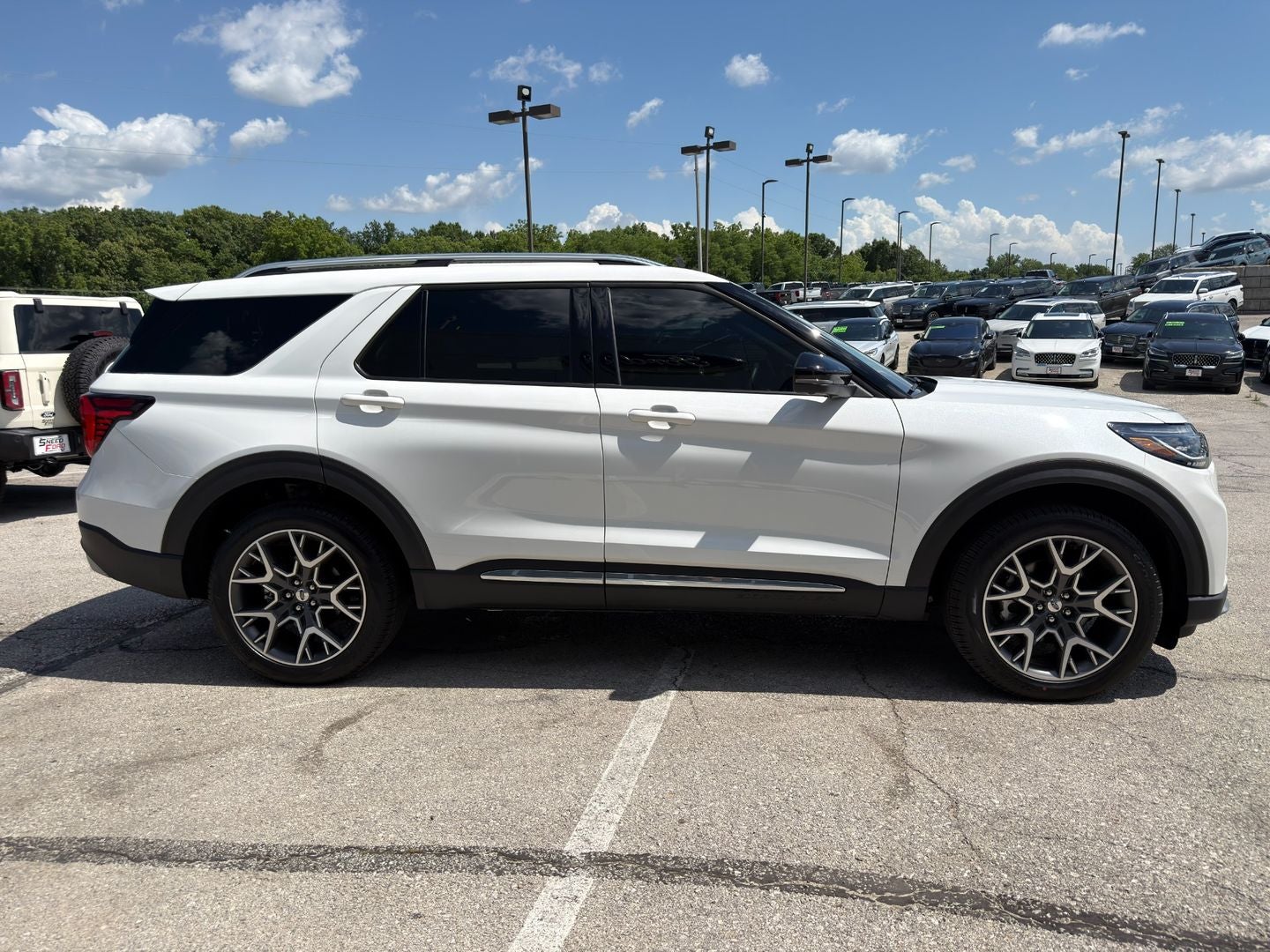2025 Ford Explorer Platinum