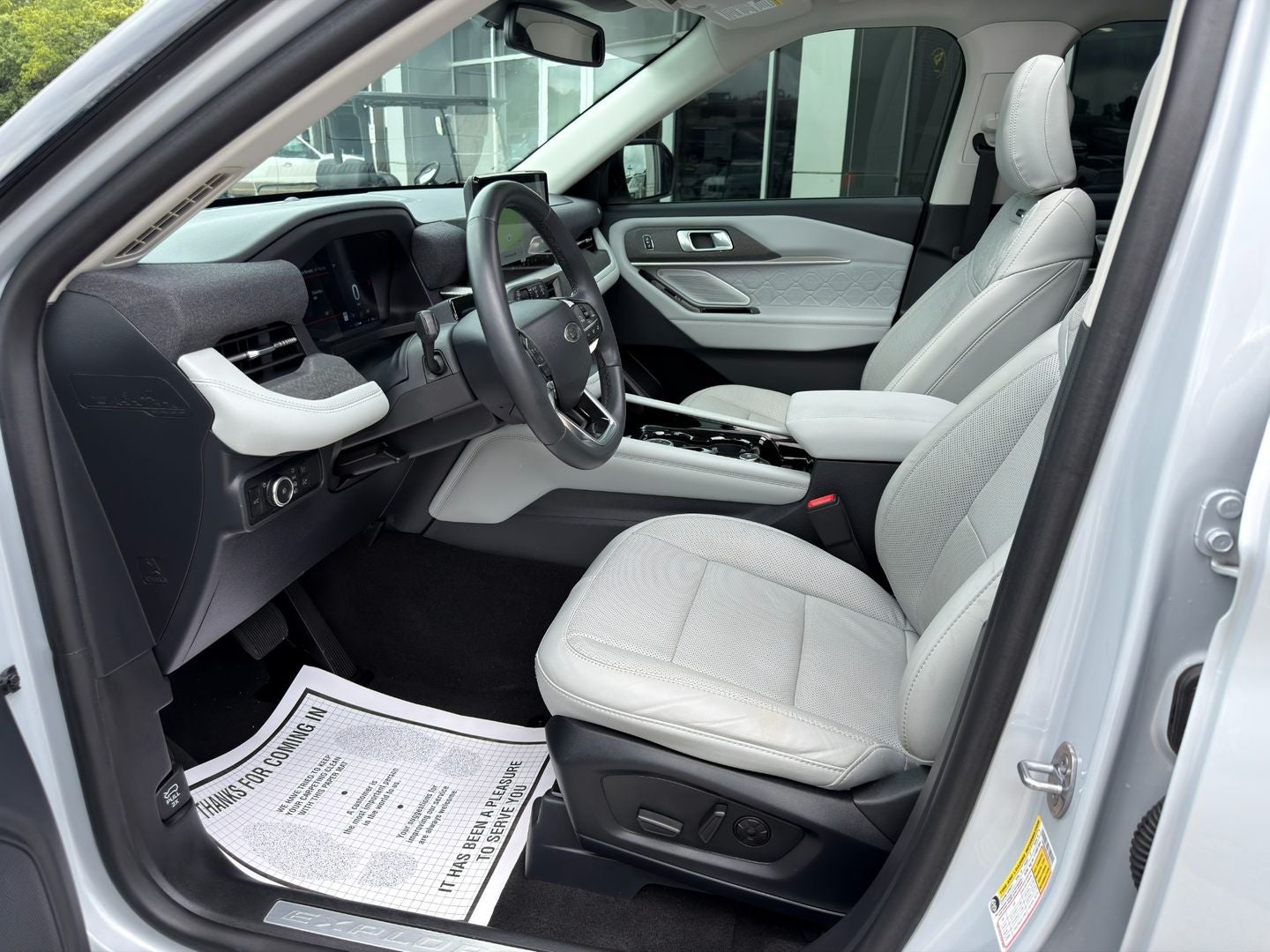 2025 Ford Explorer Platinum