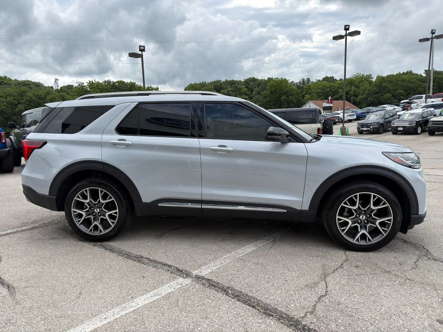 2025 Ford Explorer Platinum