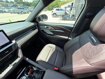 2025 Ford Explorer Platinum