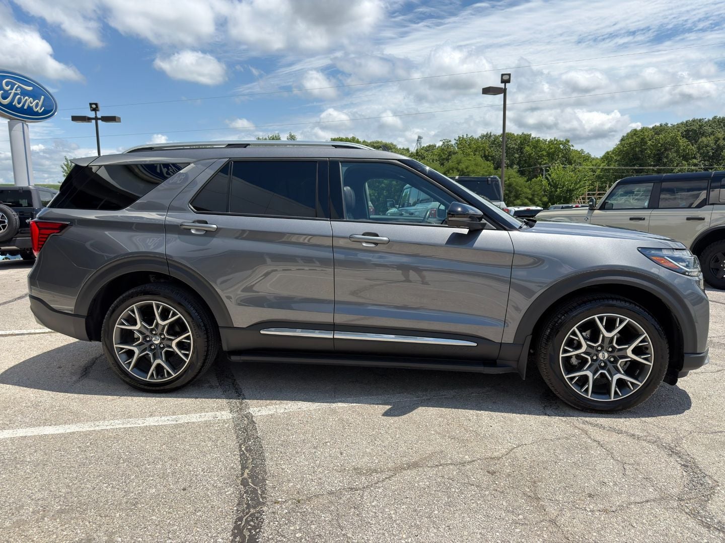 2025 Ford Explorer Platinum