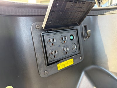 2022 Ford F-150 Lightning LARIAT