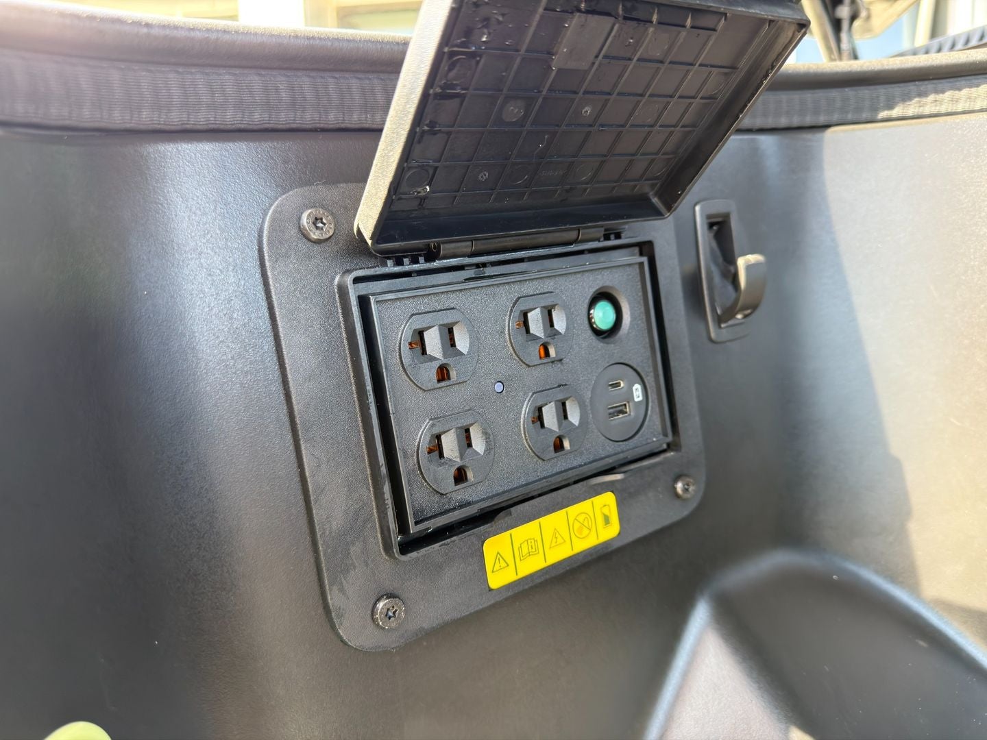 2022 Ford F-150 Lightning LARIAT