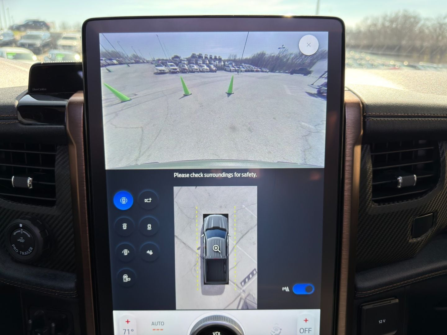 2022 Ford F-150 Lightning LARIAT