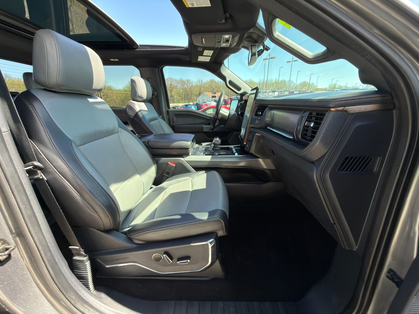 2022 Ford F-150 Lightning LARIAT