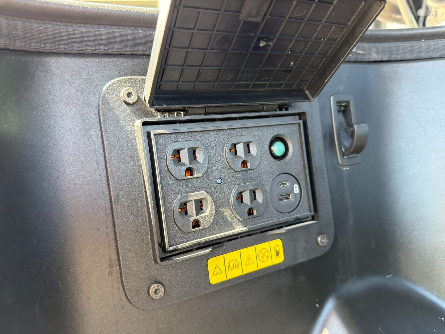 2022 Ford F-150 Lightning LARIAT