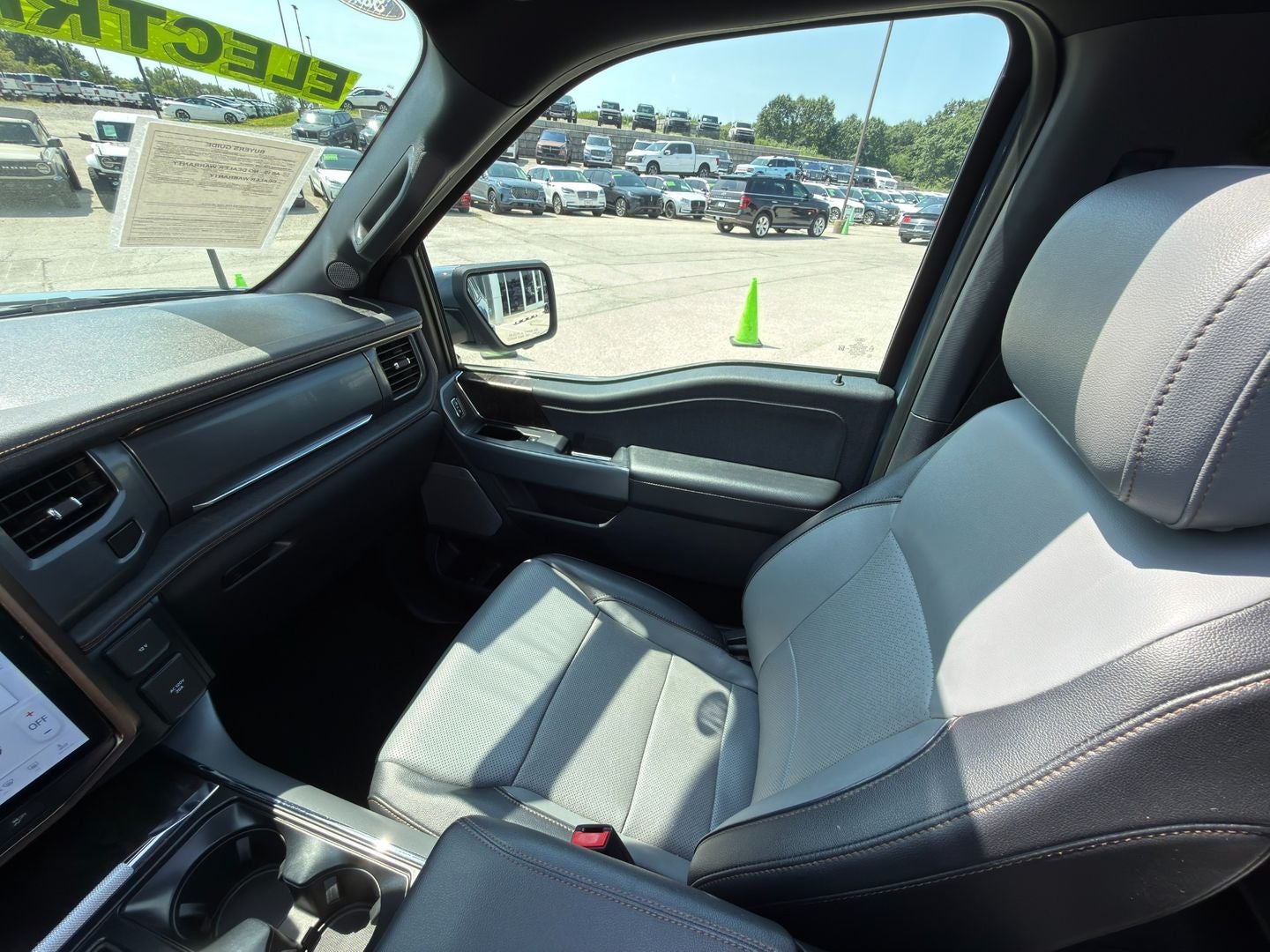 2023 Ford F-150 Lightning LARIAT