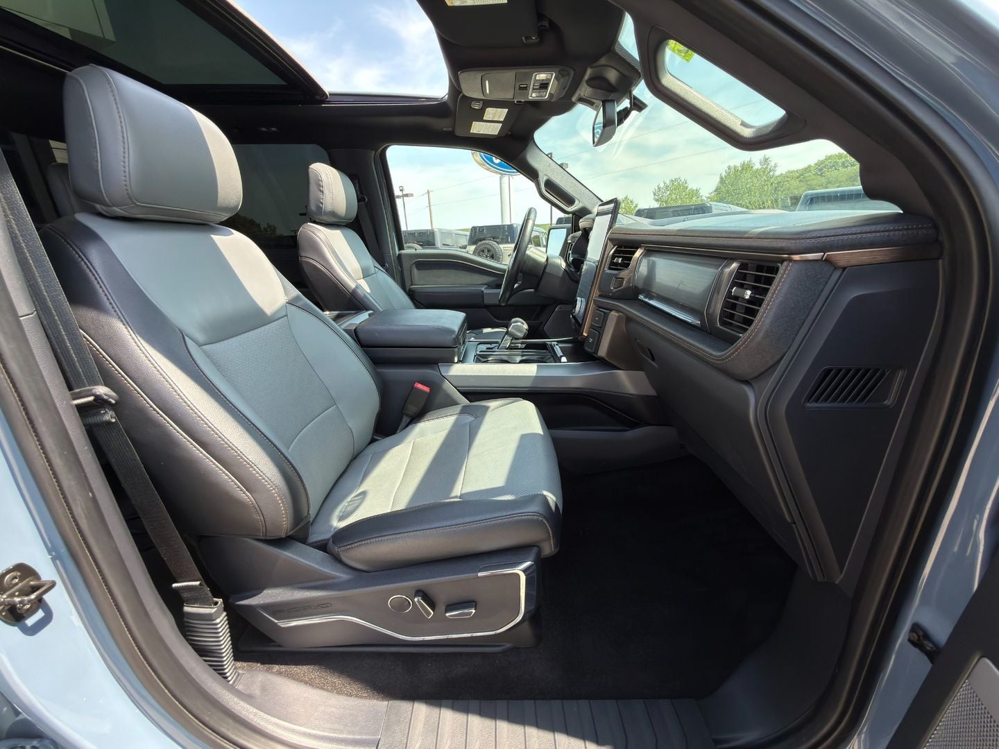 2023 Ford F-150 Lightning LARIAT