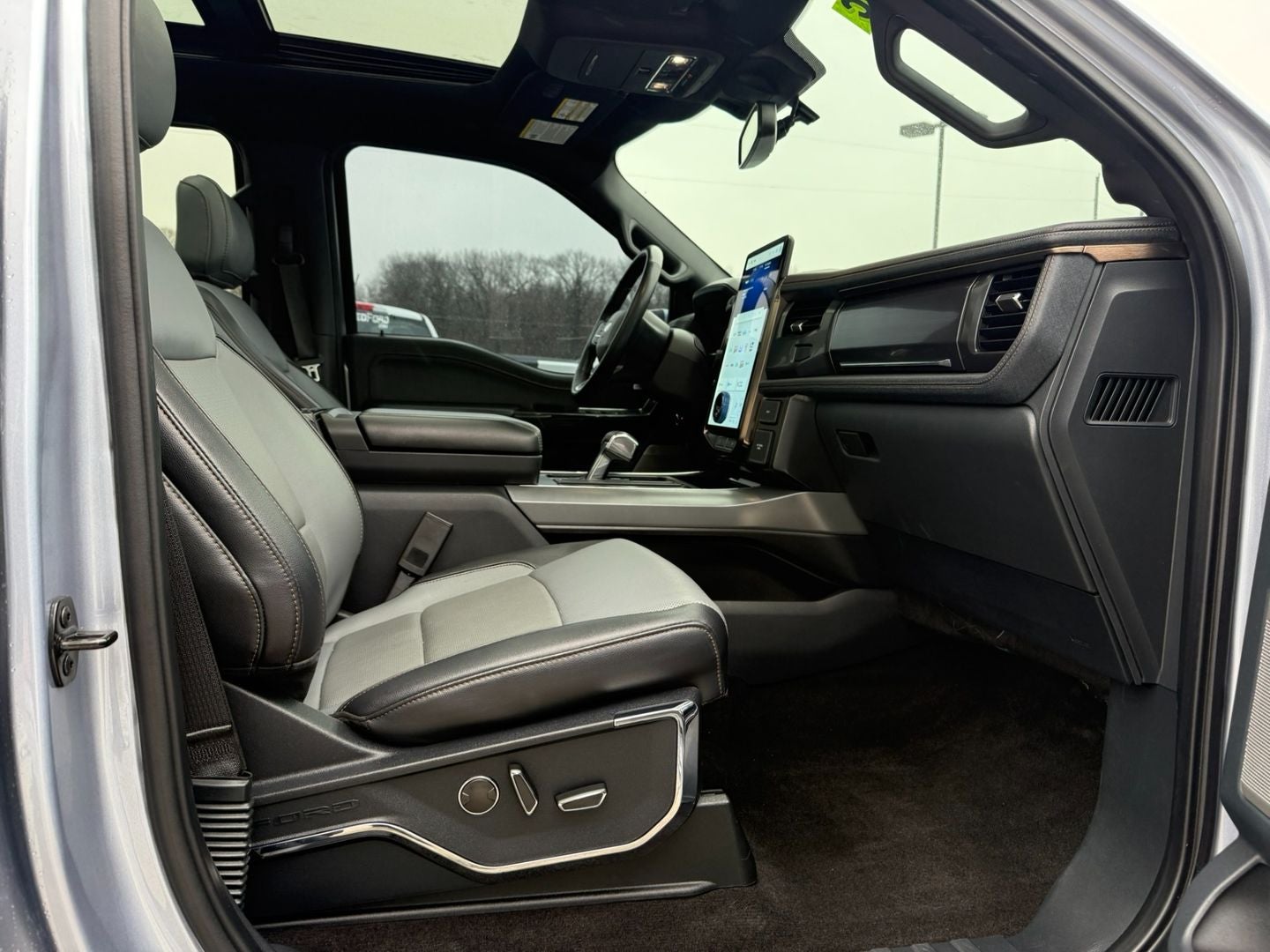 2022 Ford F-150 Lightning LARIAT
