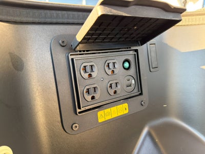 2022 Ford F-150 Lightning Platinum