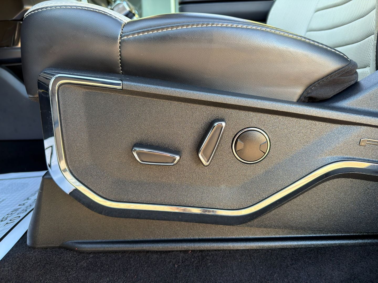 2022 Ford F-150 Lightning Platinum