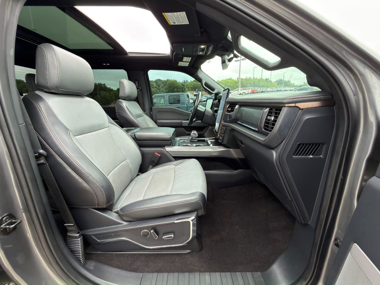 2023 Ford F-150 Lightning LARIAT