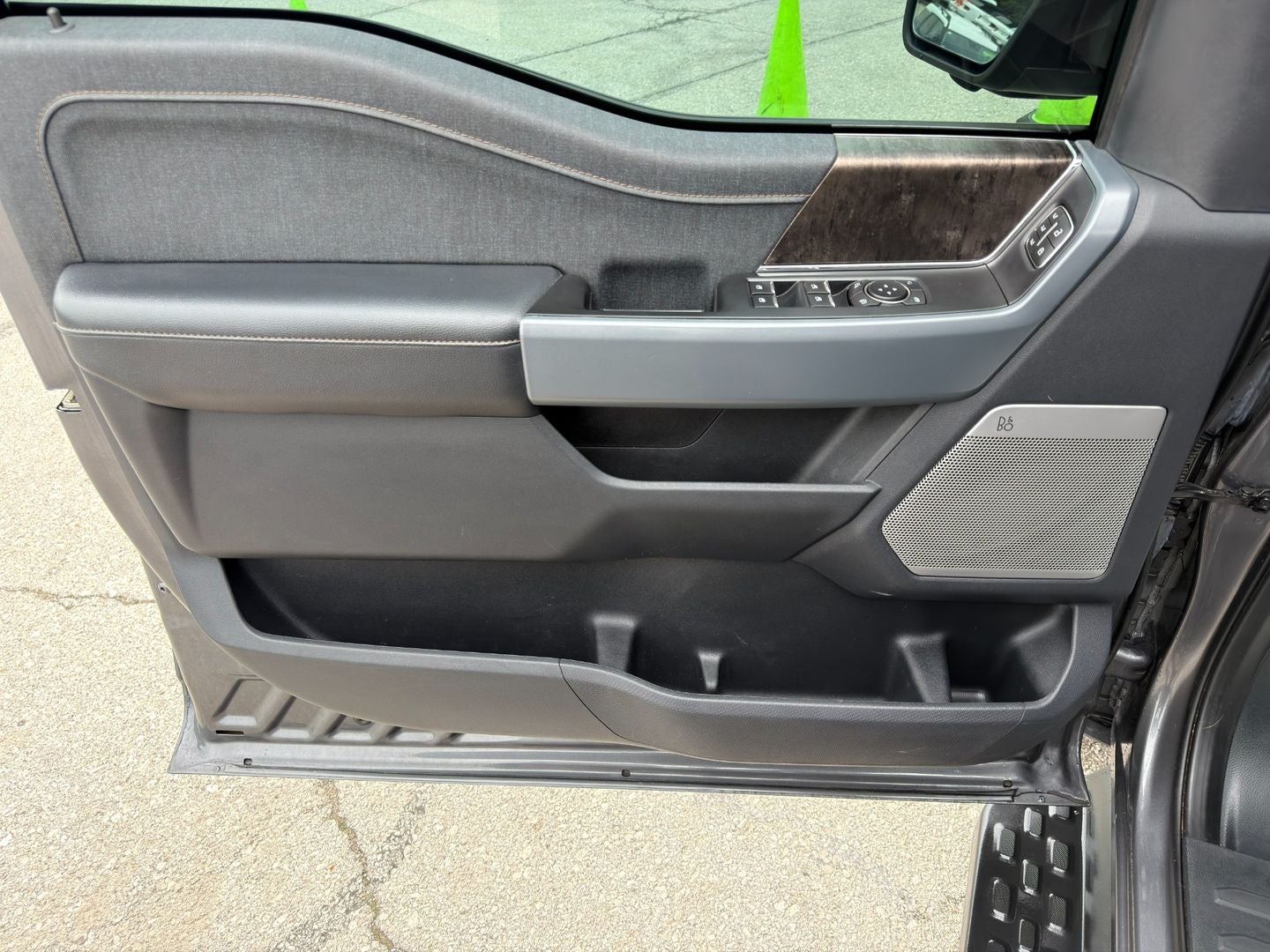 2023 Ford F-150 Lightning LARIAT