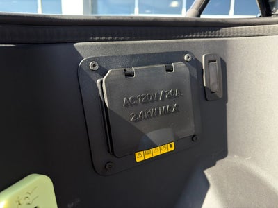 2023 Ford F-150 Lightning LARIAT