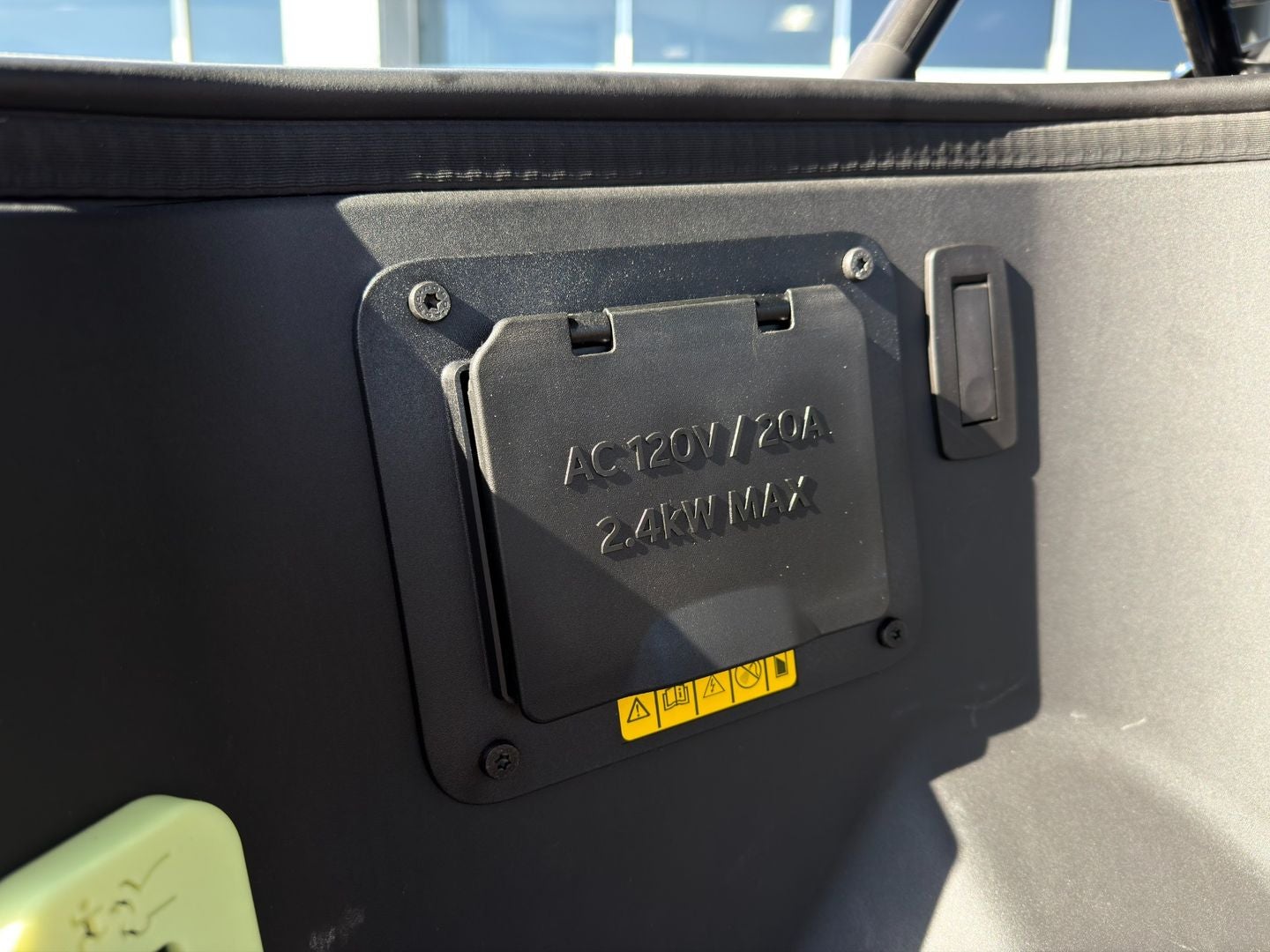 2023 Ford F-150 Lightning LARIAT