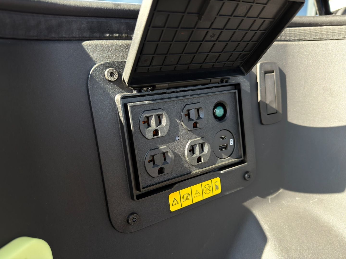 2023 Ford F-150 Lightning LARIAT