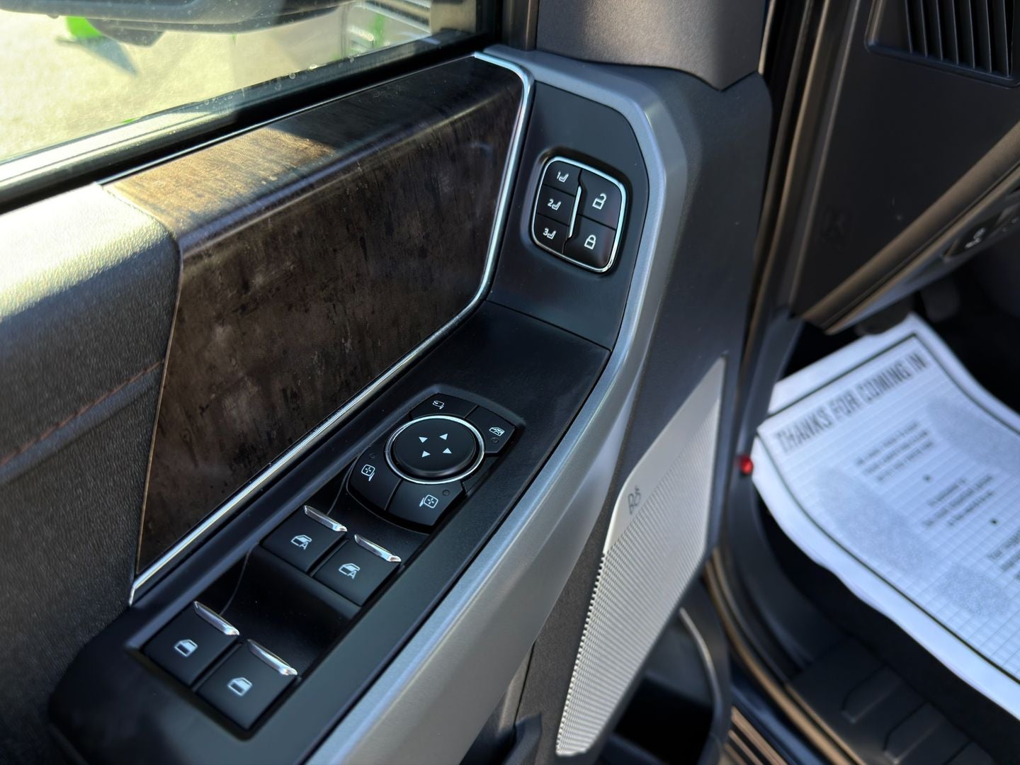 2023 Ford F-150 Lightning LARIAT