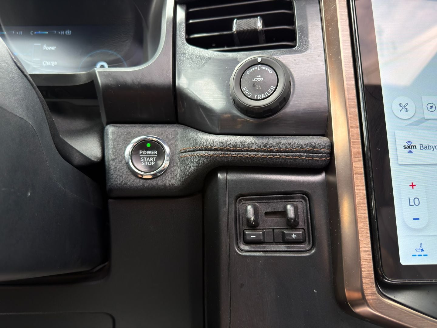 2022 Ford F-150 Lightning LARIAT