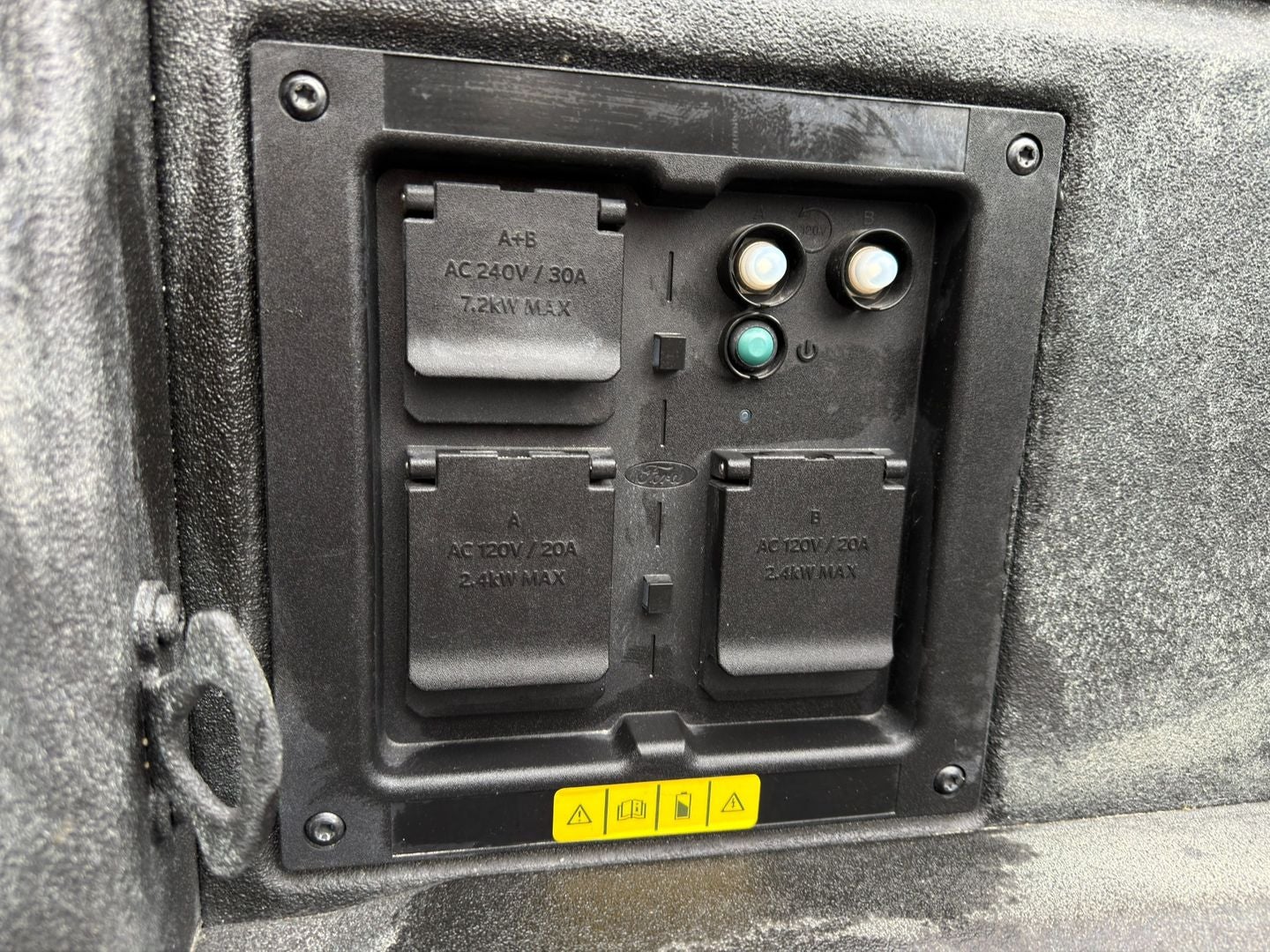 2022 Ford F-150 Lightning LARIAT