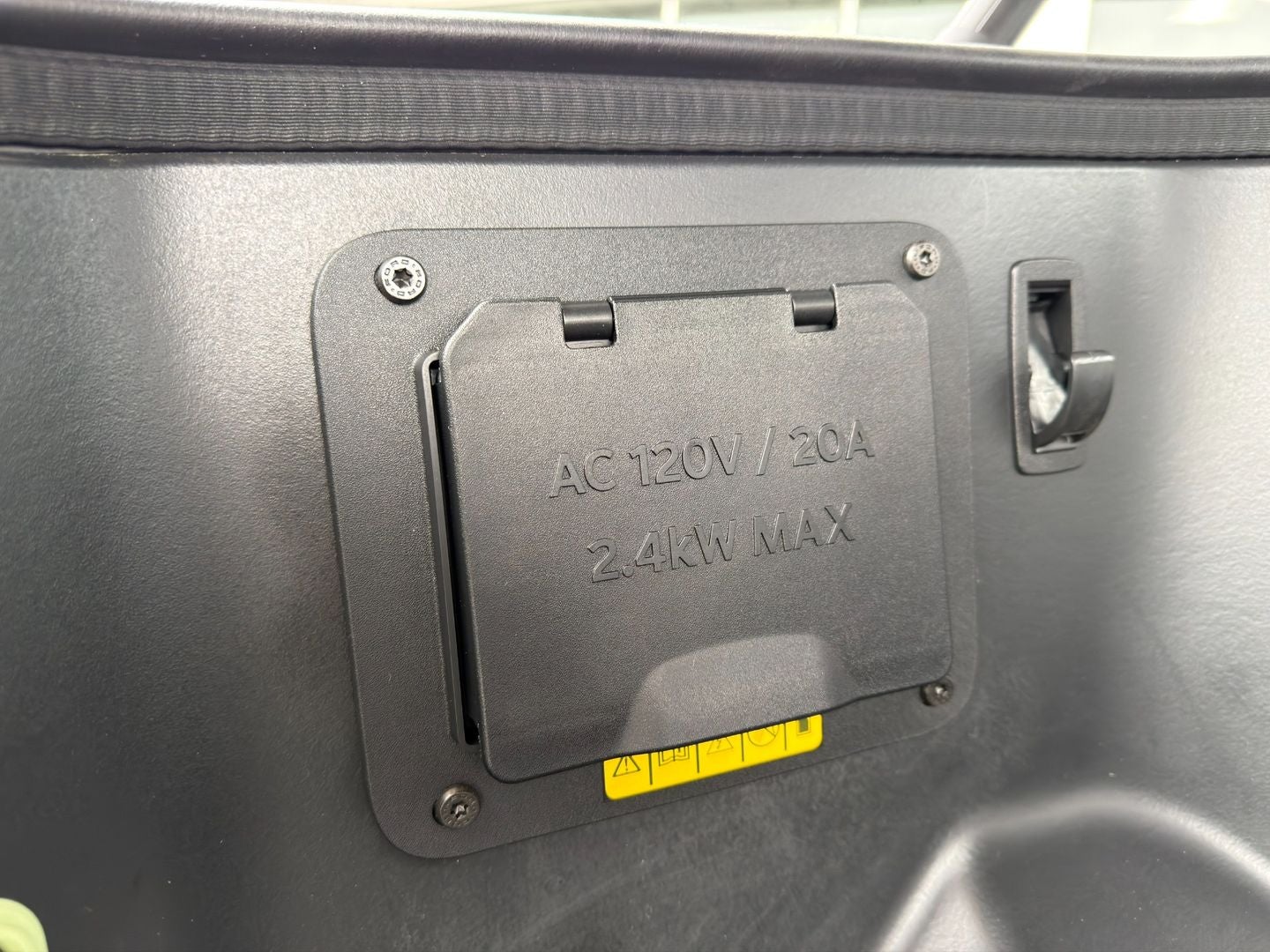 2022 Ford F-150 Lightning LARIAT