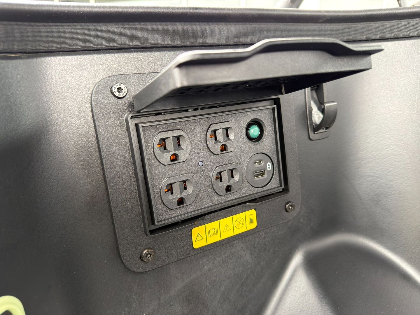 2022 Ford F-150 Lightning LARIAT