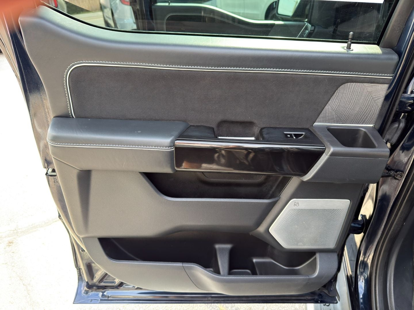 2023 Ford F-150 Lightning Platinum