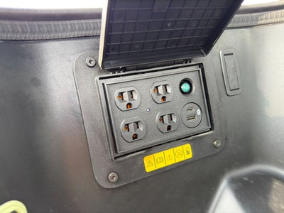 2023 Ford F-150 Lightning Platinum