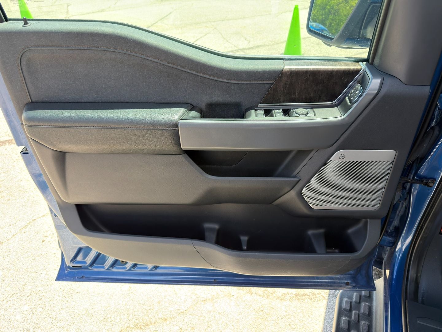 2022 Ford F-150 Lightning LARIAT
