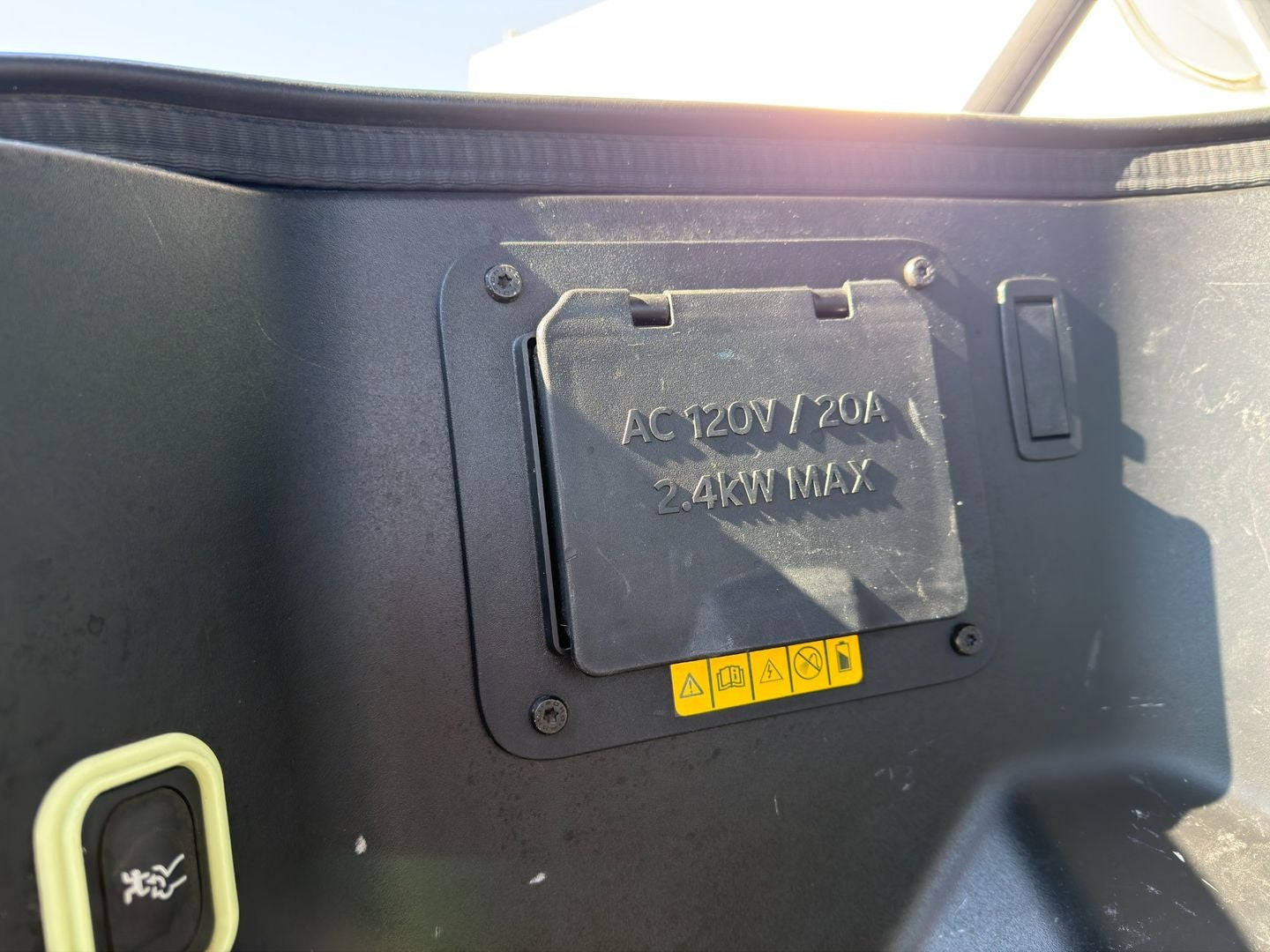 2022 Ford F-150 Lightning LARIAT