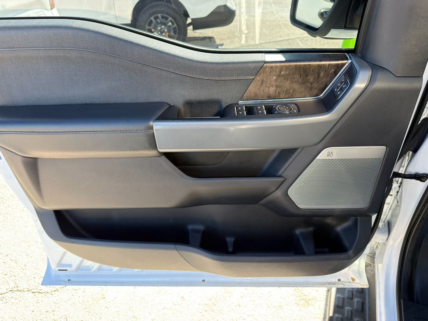 2022 Ford F-150 Lightning LARIAT