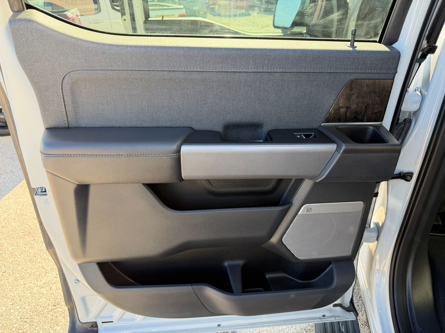 2023 Ford F-150 Lightning LARIAT