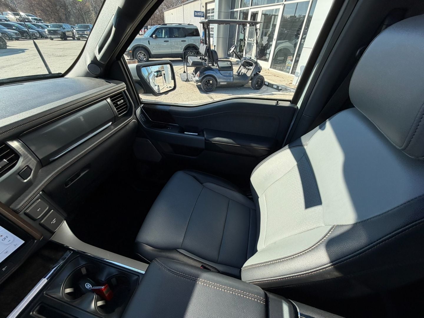 2023 Ford F-150 Lightning LARIAT