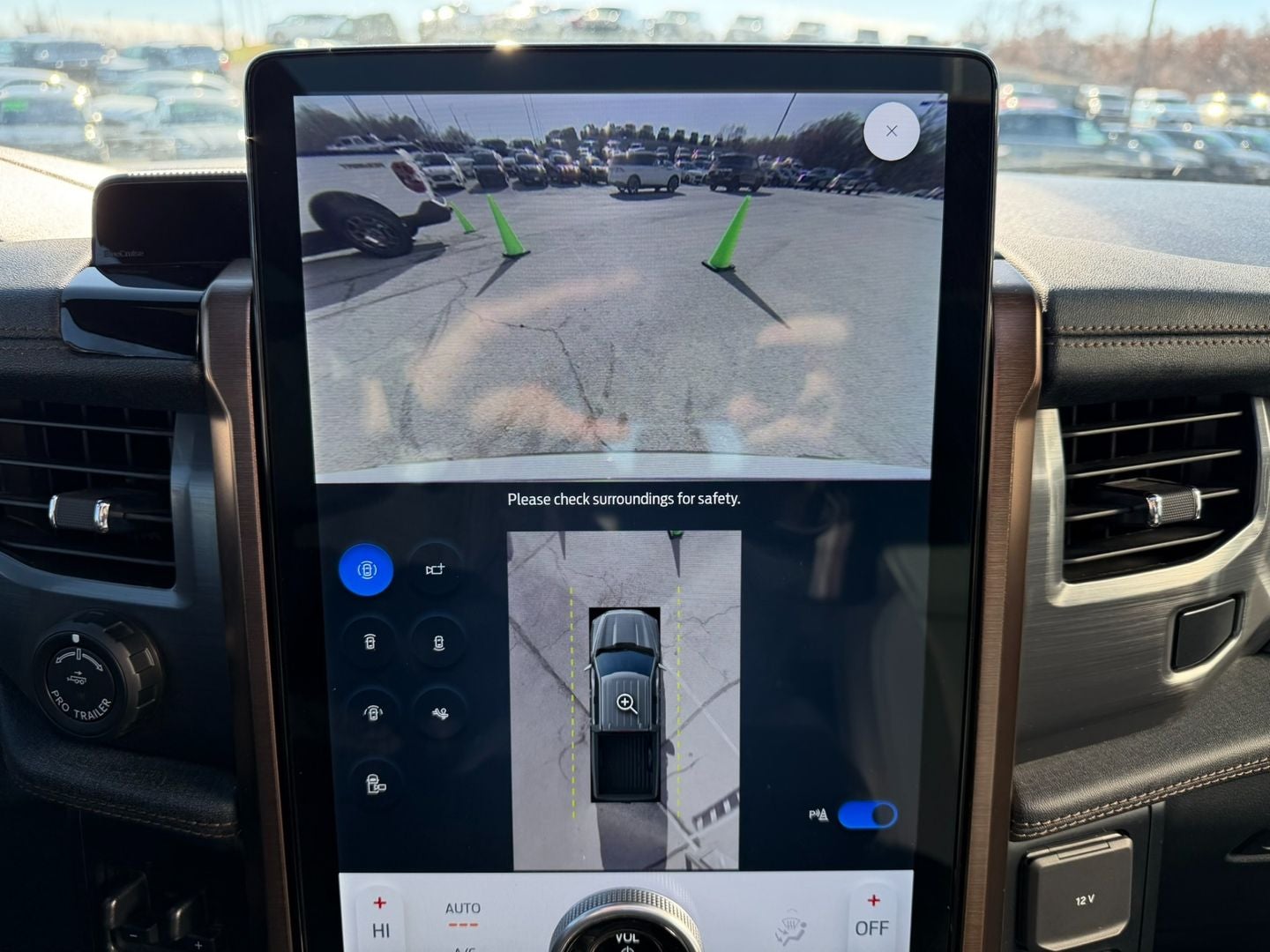 2023 Ford F-150 Lightning LARIAT