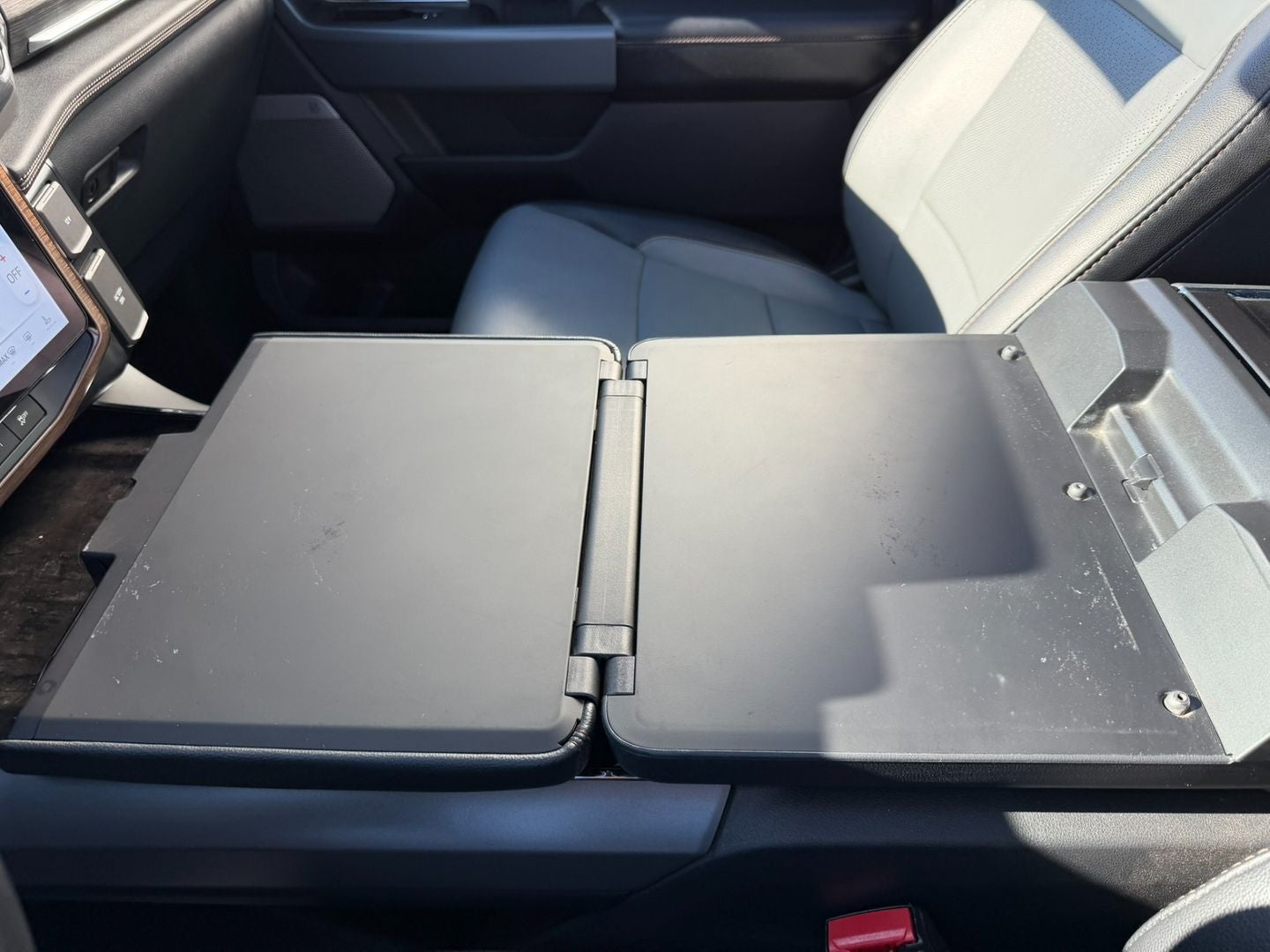 2023 Ford F-150 Lightning LARIAT