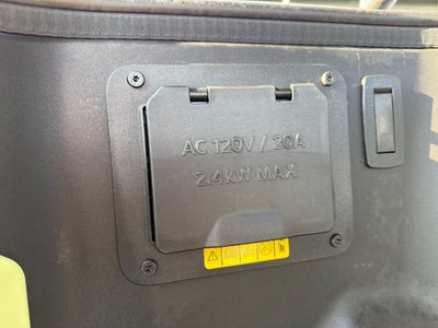 2023 Ford F-150 Lightning LARIAT