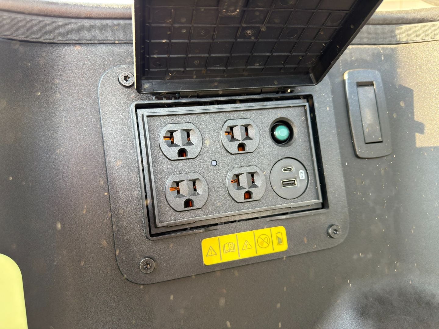 2023 Ford F-150 Lightning LARIAT