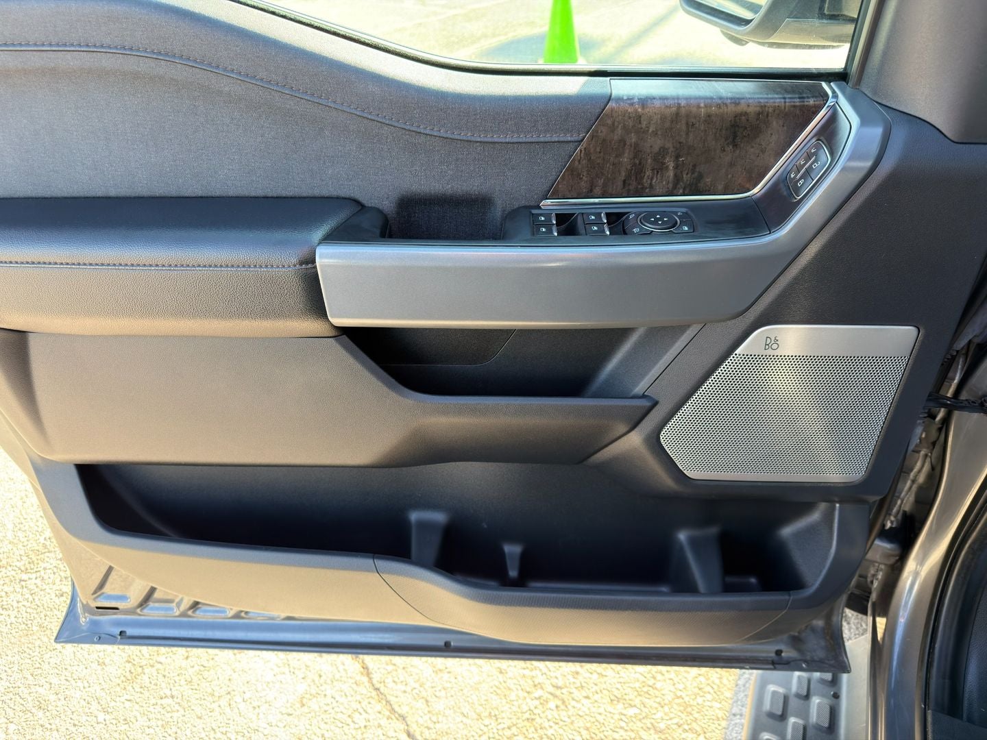 2023 Ford F-150 Lightning LARIAT