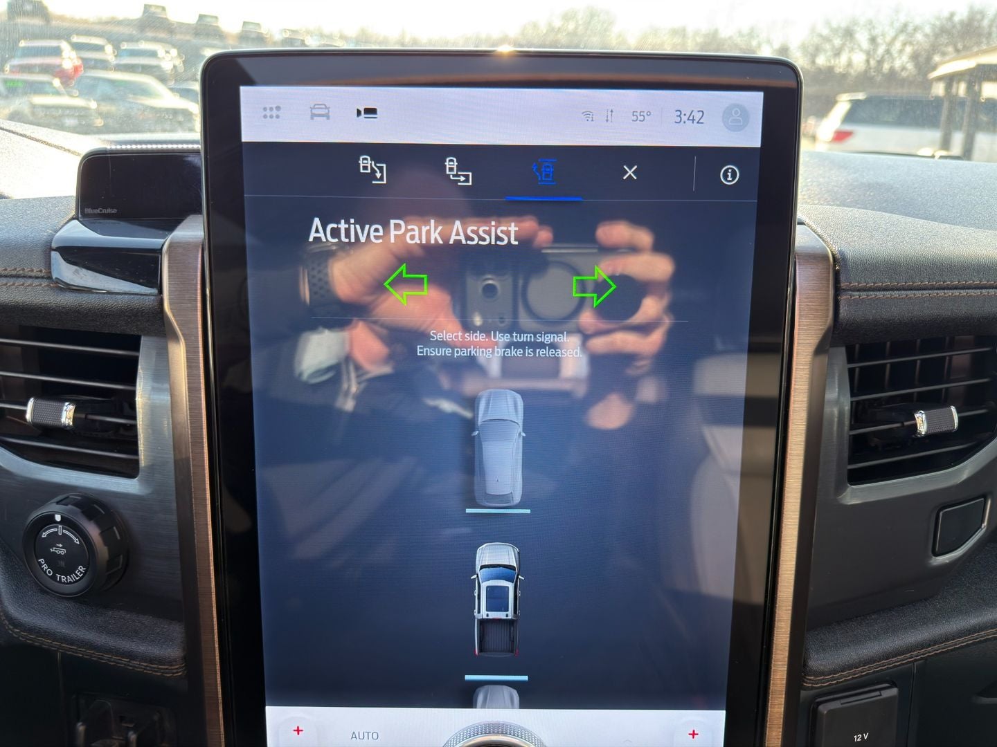 2023 Ford F-150 Lightning LARIAT