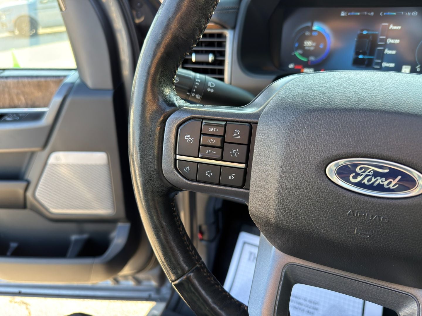 2023 Ford F-150 Lightning LARIAT