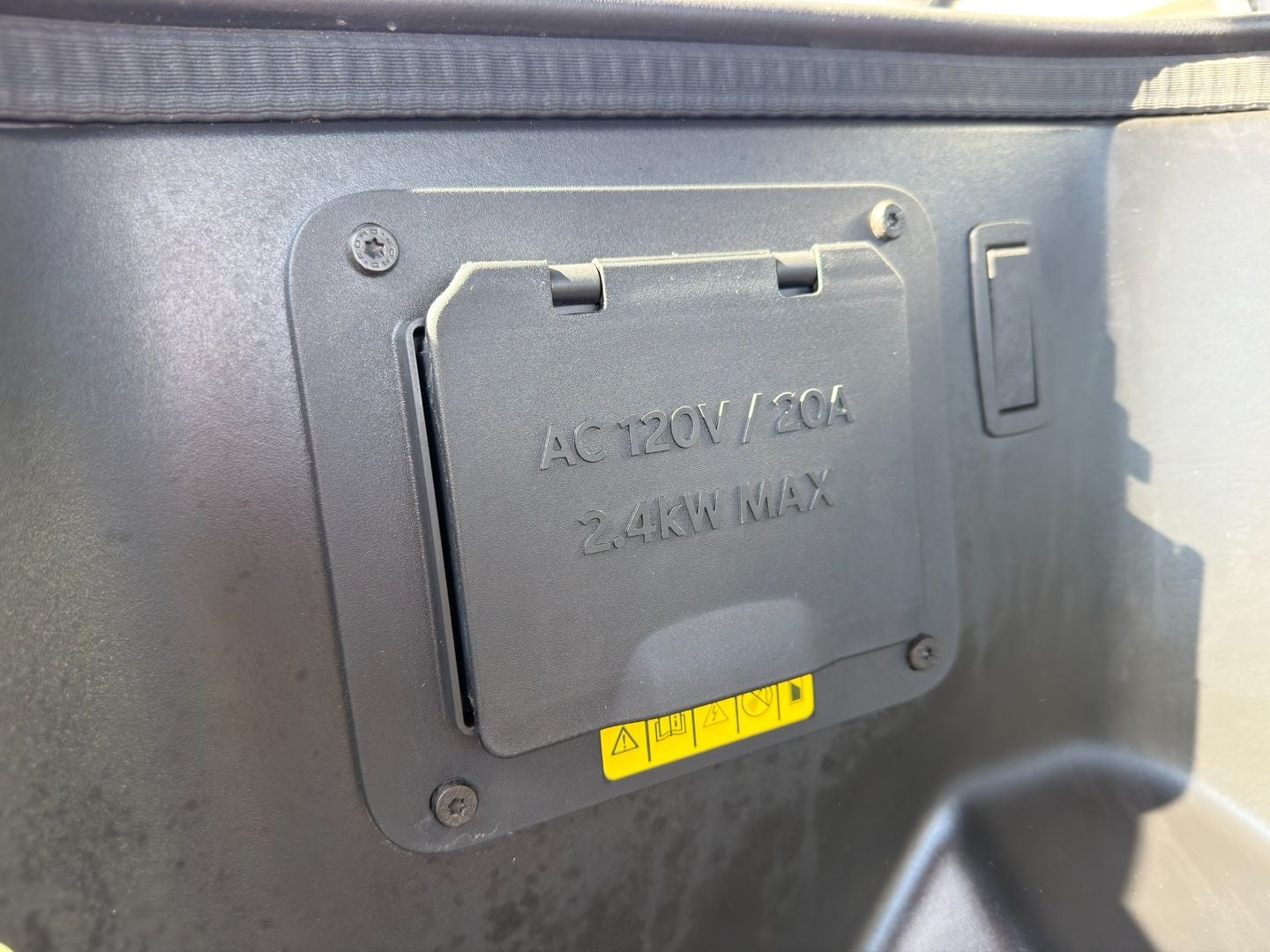 2022 Ford F-150 Lightning Platinum