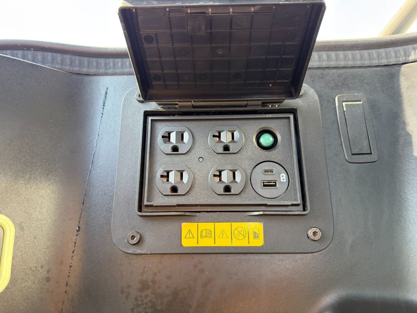 2022 Ford F-150 Lightning Platinum