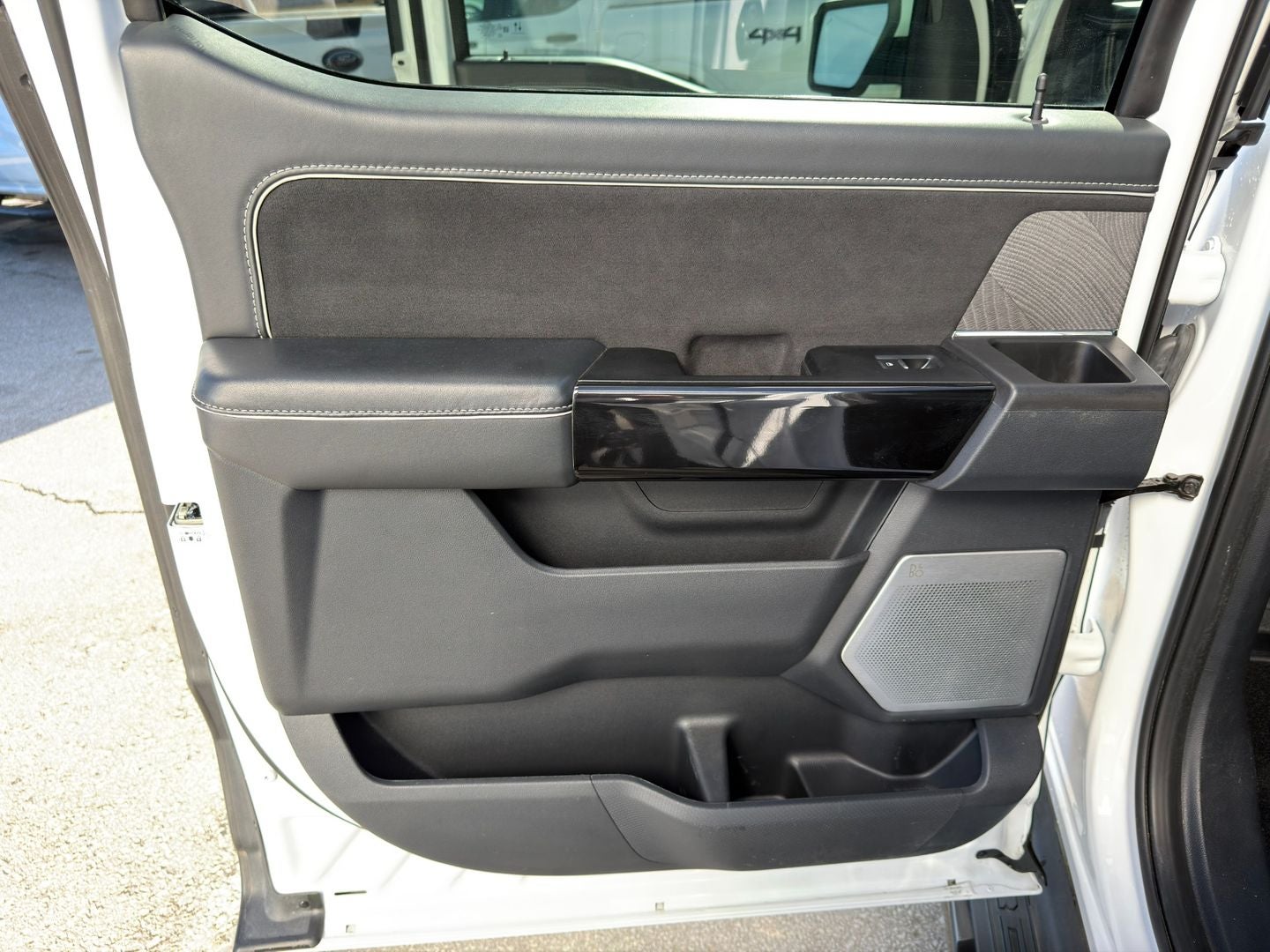 2022 Ford F-150 Lightning Platinum