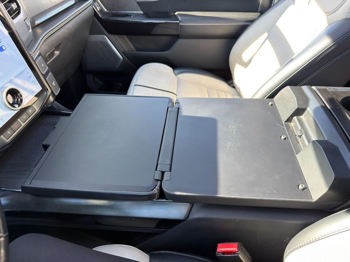 2022 Ford F-150 Lightning Platinum