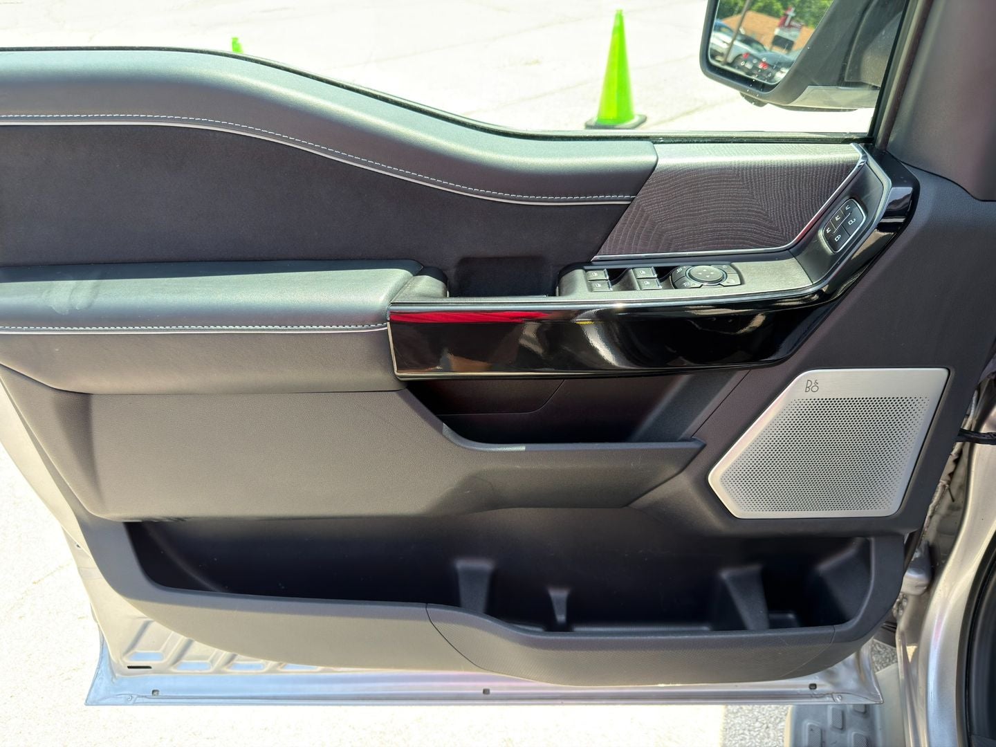 2022 Ford F-150 Lightning Platinum