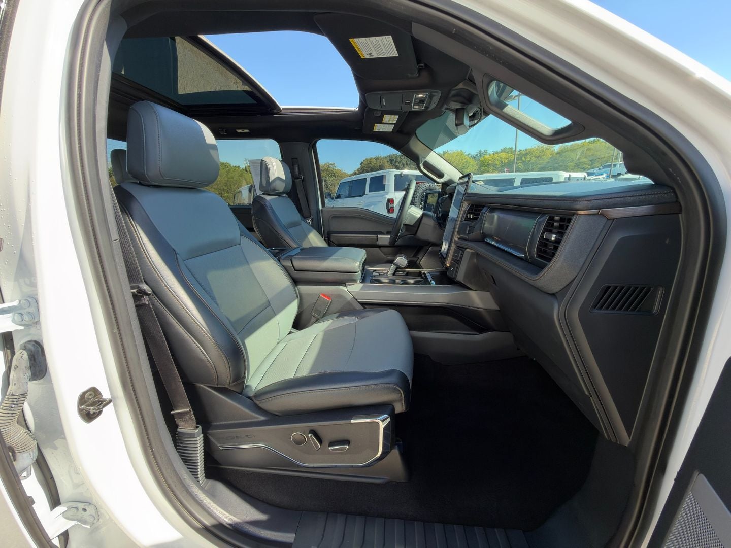 2023 Ford F-150 Lightning LARIAT