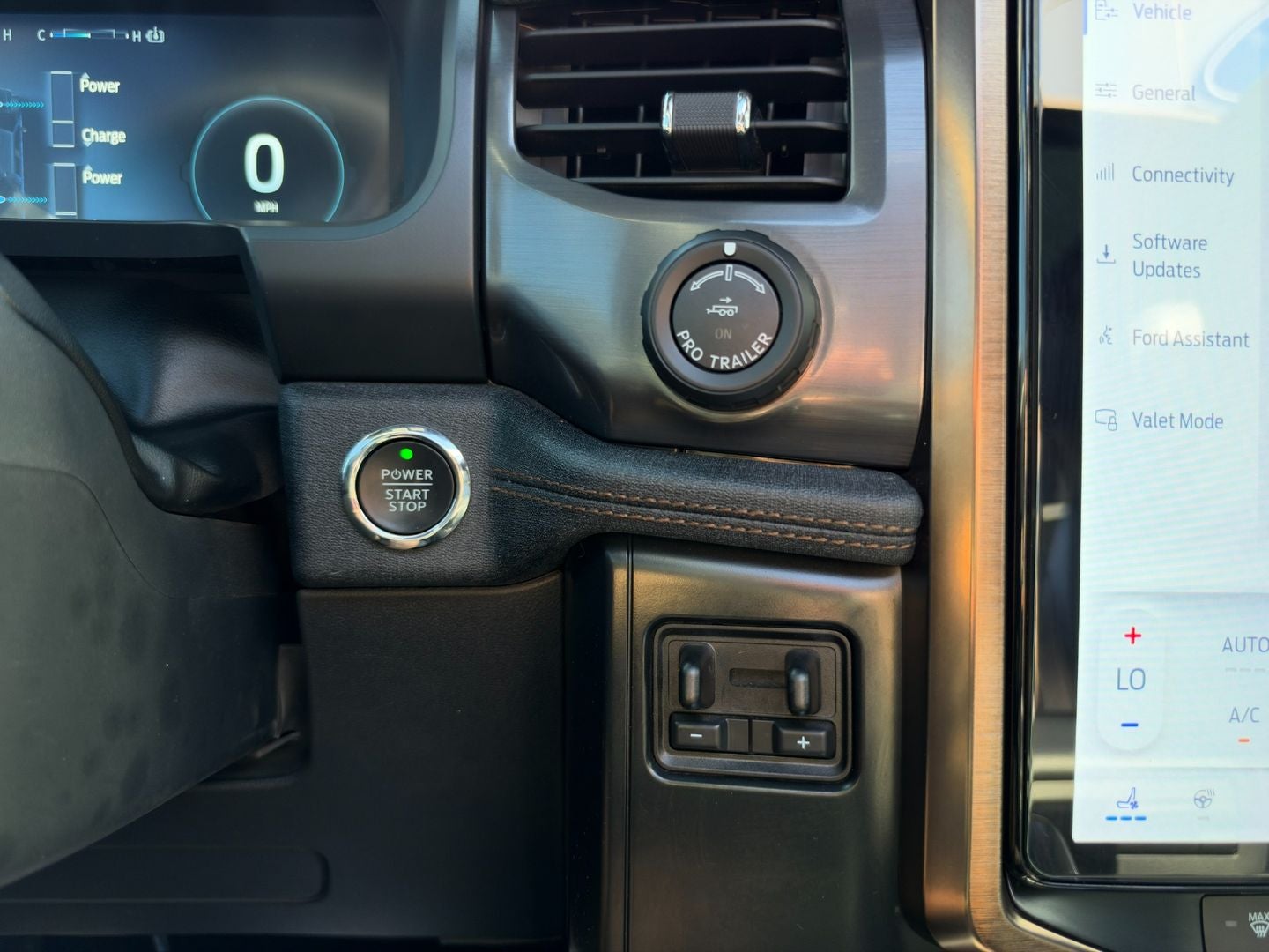 2023 Ford F-150 Lightning LARIAT